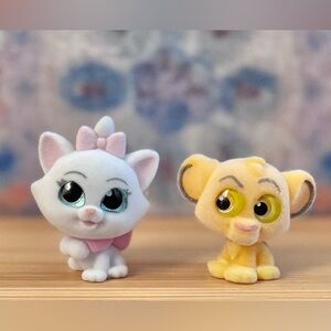 Disney Doorables Aristocats FLOCKED MARIE & The Lion King FLOCKED SIMBA BUNDLE